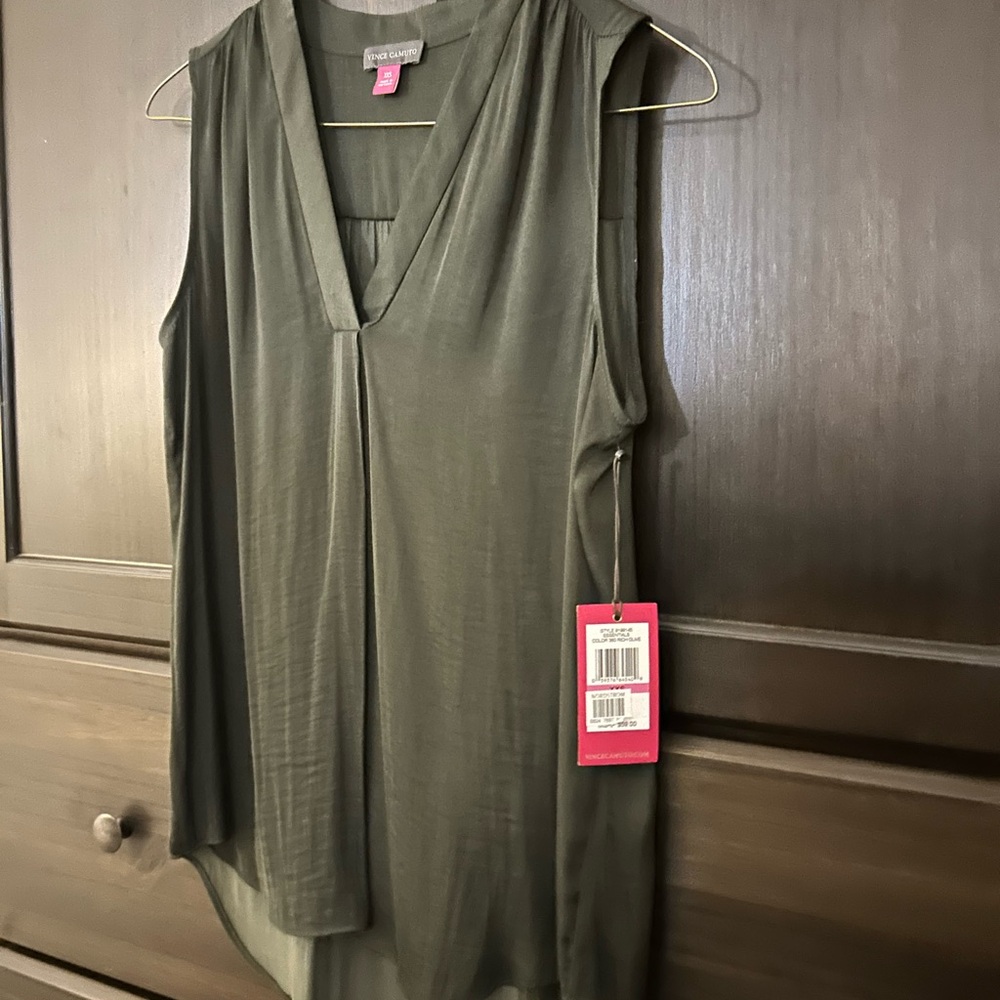 Beautiful NWT Vince Camuto Sleeveless Top, XXS
